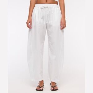 NWT Abercrombie & Fitch Poplin Barrel Pull-On Pant - White - Size L Short
